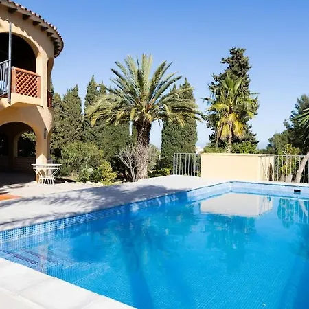 Con Piscina Privada *