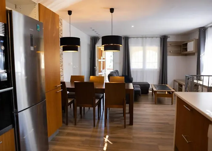 Con Piscina Privada *