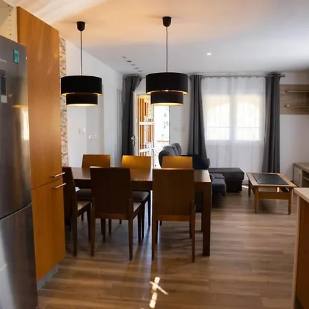 Con Piscina Privada *